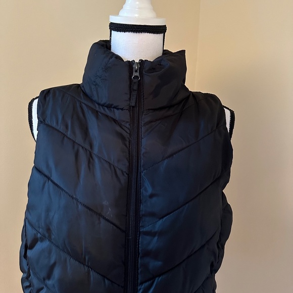 **SO* Black Sleeveless Junior's Puffer Vest Size Large - Picture 3 of 9